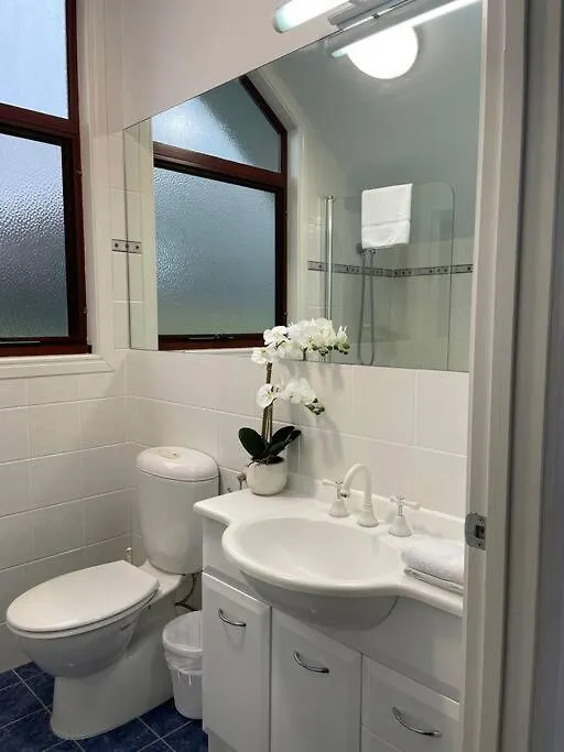 Quingilli Luxury Chalet 2 Bedroom Ravensbourne