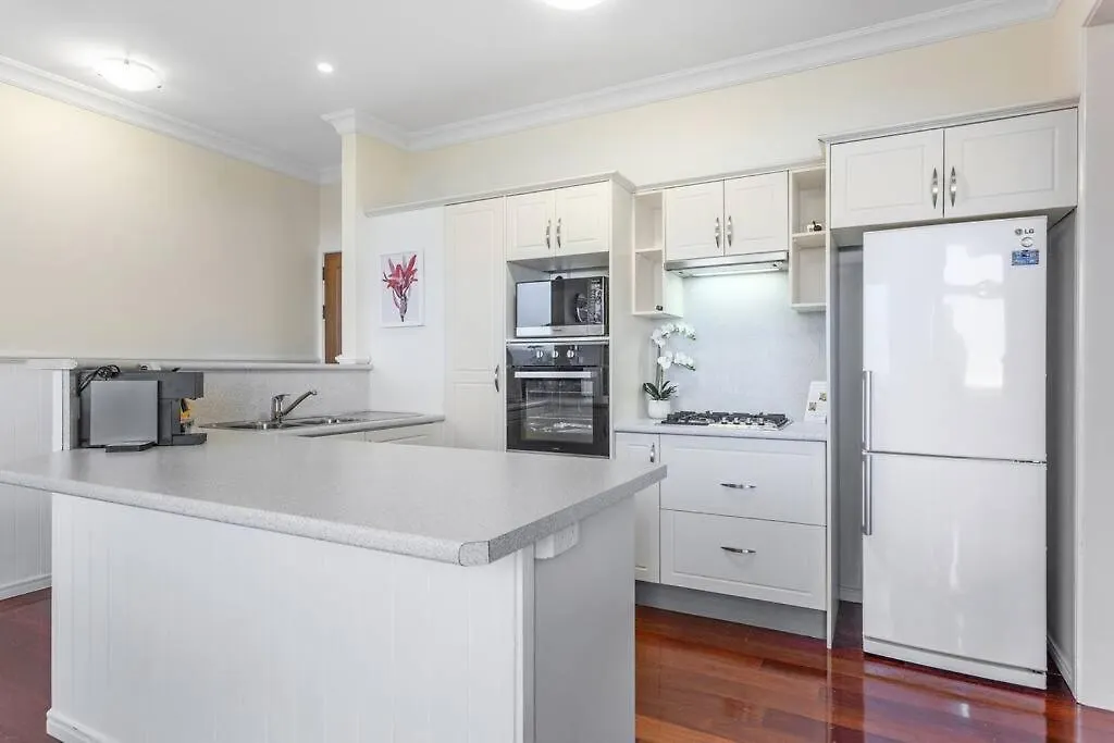 Quingilli Luxury Chalet 2 Bedroom Ravensbourne 0*,