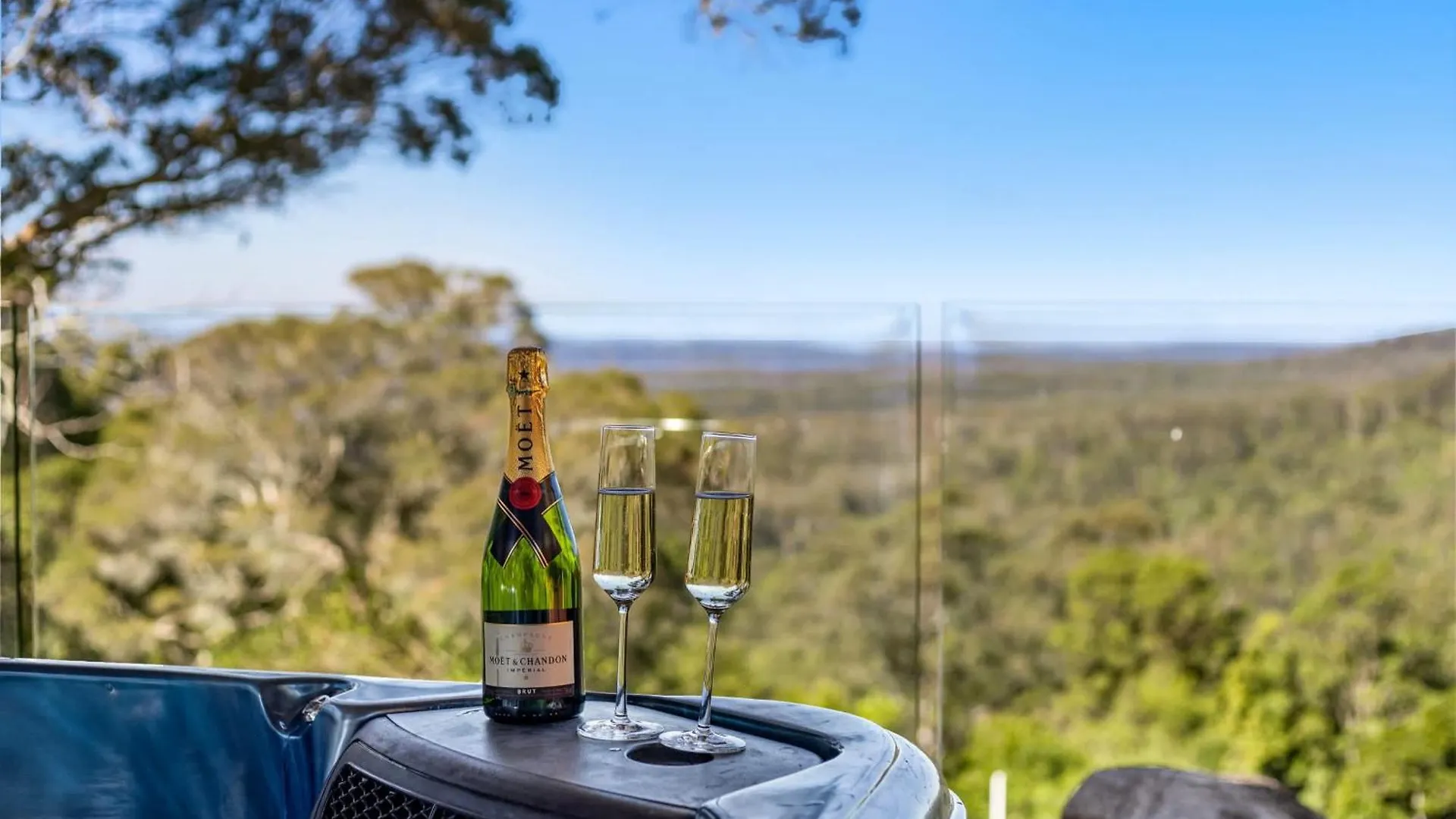 Quingilli Luxury Chalet 2 Bedroom Ravensbourne Australia