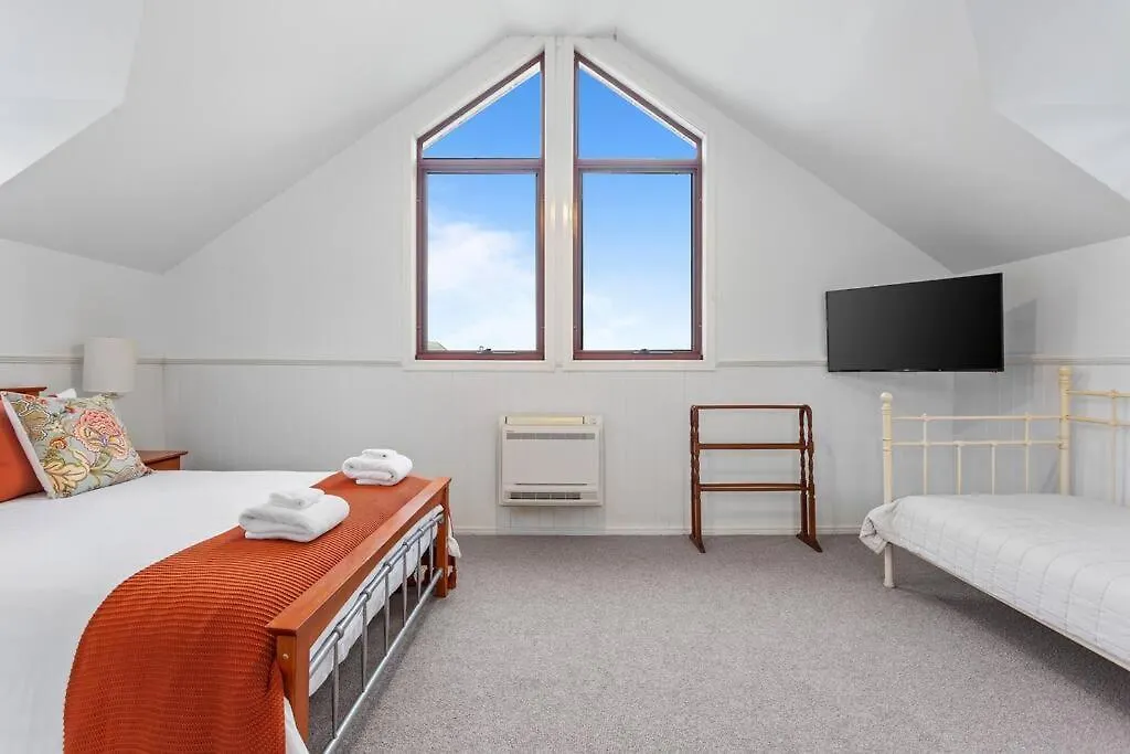 Quingilli Luxury Chalet 2 Bedroom Ravensbourne Australia